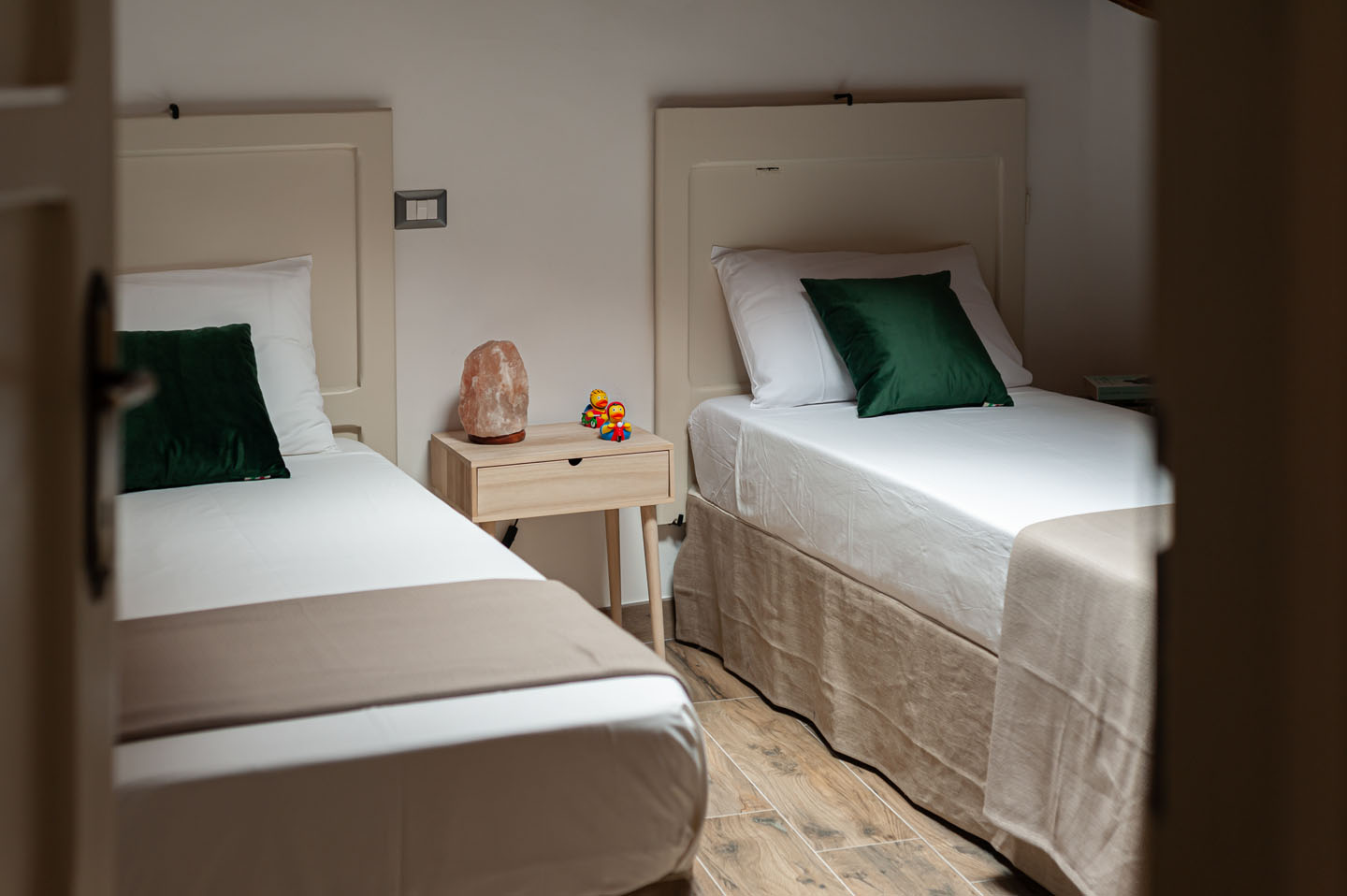 Bed & box gallery image